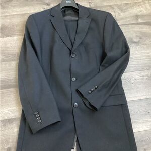 Hugo Boss men’s 3 button 42L black suit 93% wool 7% nylon